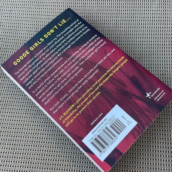 Good Girls Lie a novel - Picture 2 of 2